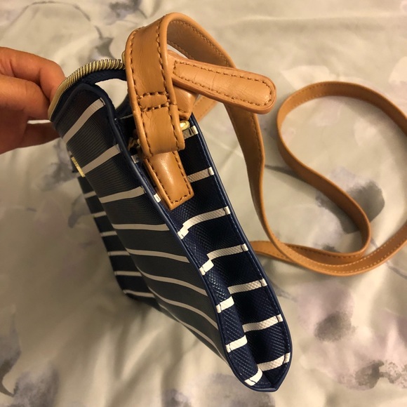 Kenneth Cole crossbody bag - Picture 2 of 6